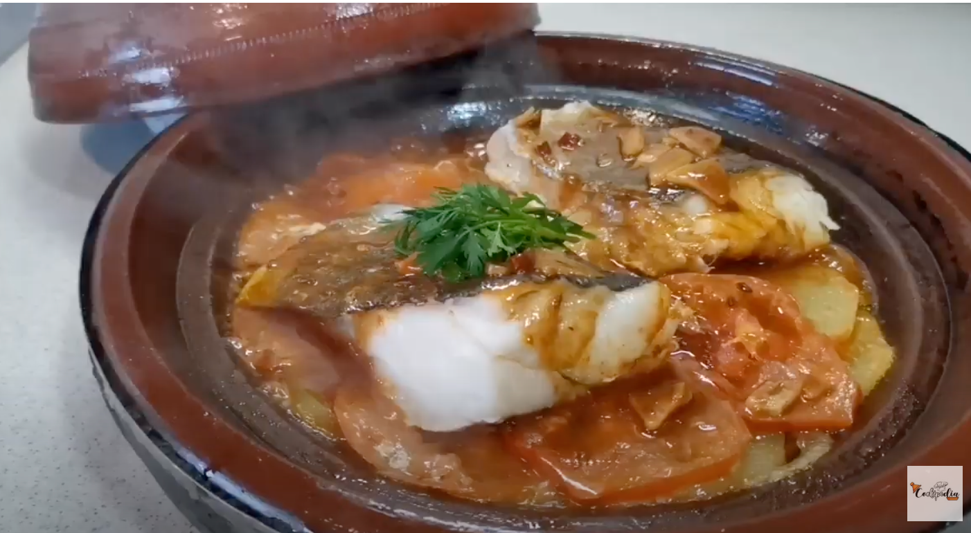 Ensalada de aguacate, hojas verdes y alga nori conTajine de pescado  al horno con verduras y patata